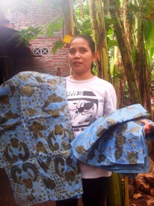 Mufidah  with her work ready for next dye