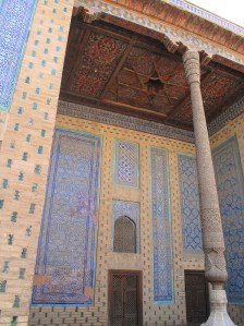 Tash-Hauli Harem, aivan room, with decorative ceiling. Uzbekistan.